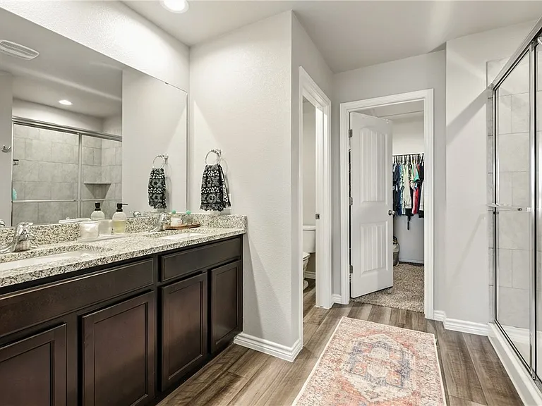 1293 Carnaby St — Photo 5