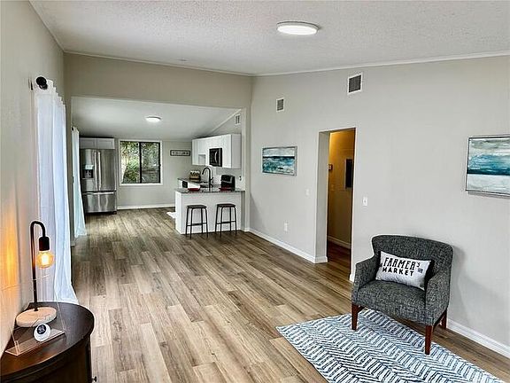 2nd image of 2414 S Lake Ave