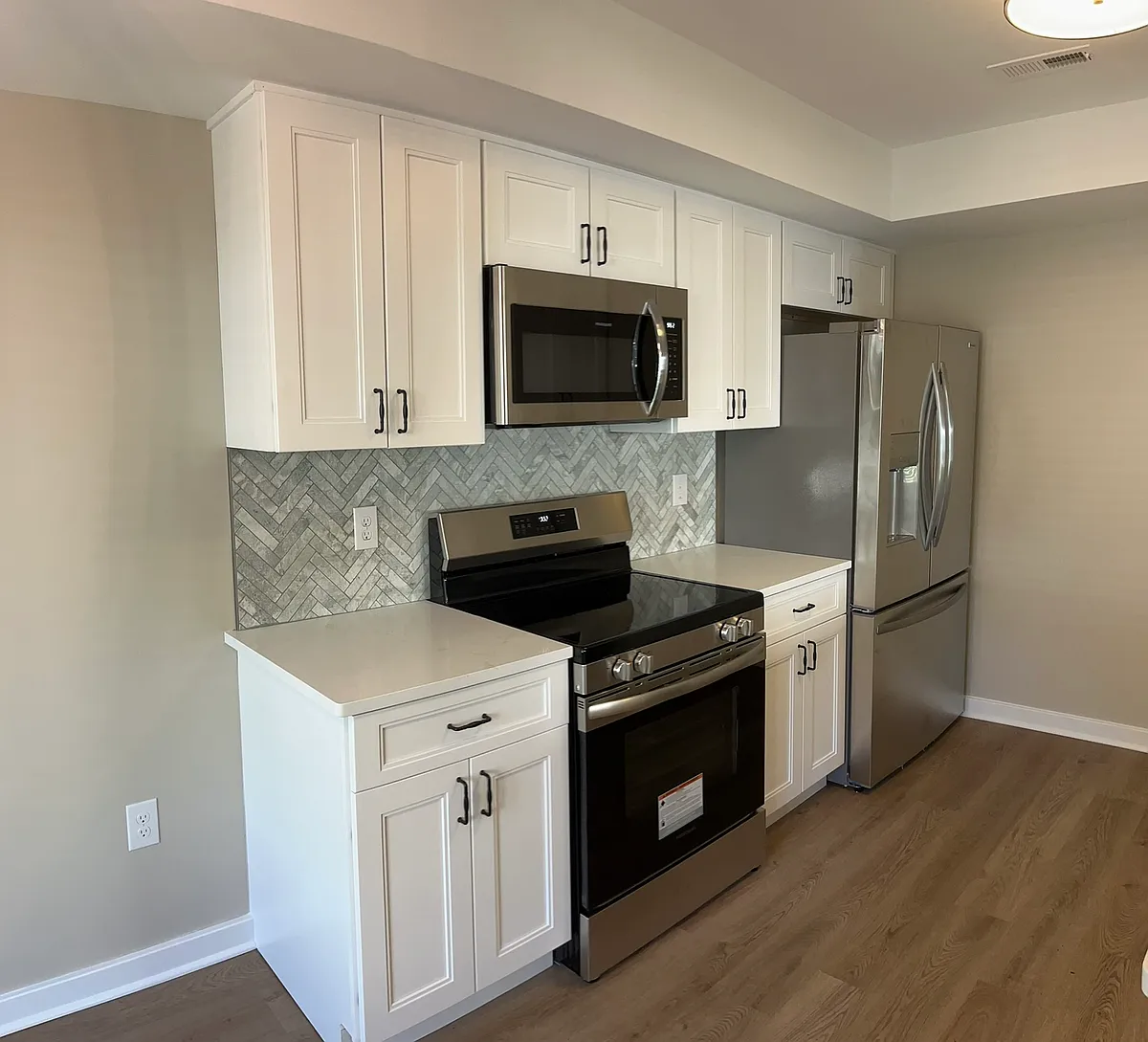 Stainless appliances. Water and ice dispenser. Garbage disposal. - 1207 Roberts Way