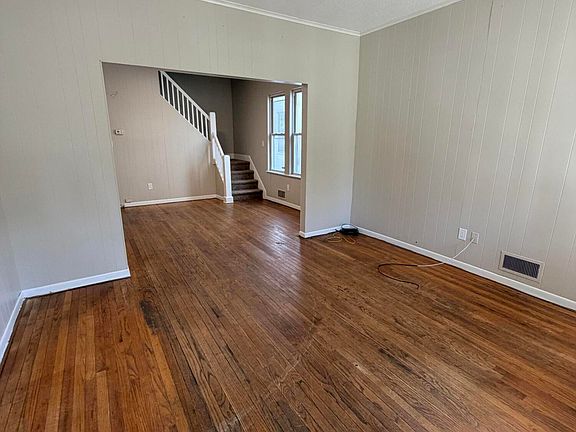 3rd image of 626 N Main Ave