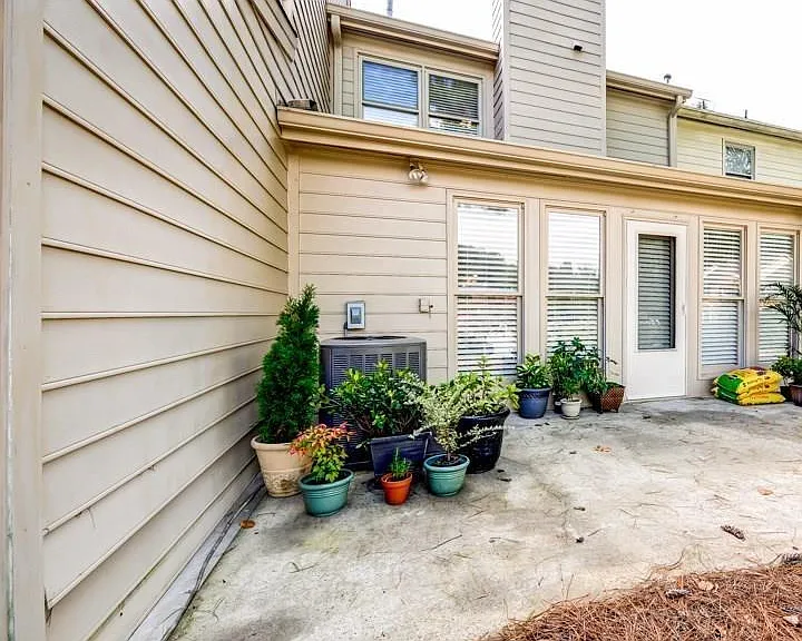 410 Forestgate Ct — Photo 18