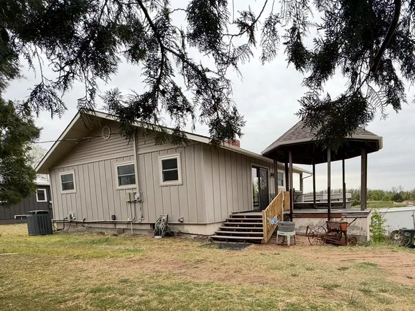 10205 E Hillcrest Rd, Mount Hope, KS 67108