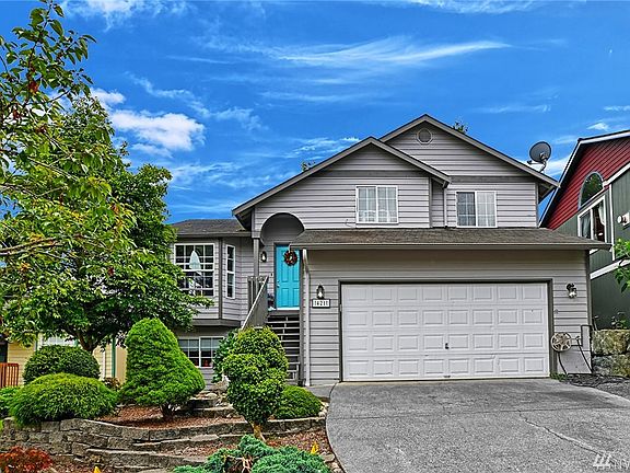 Welcoming living room on main level.