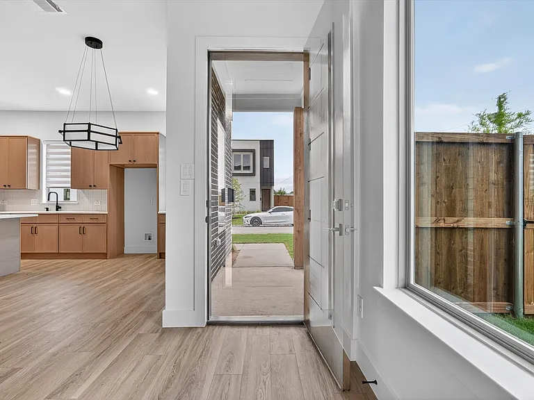 5704 Wayside Dr — Photo 4