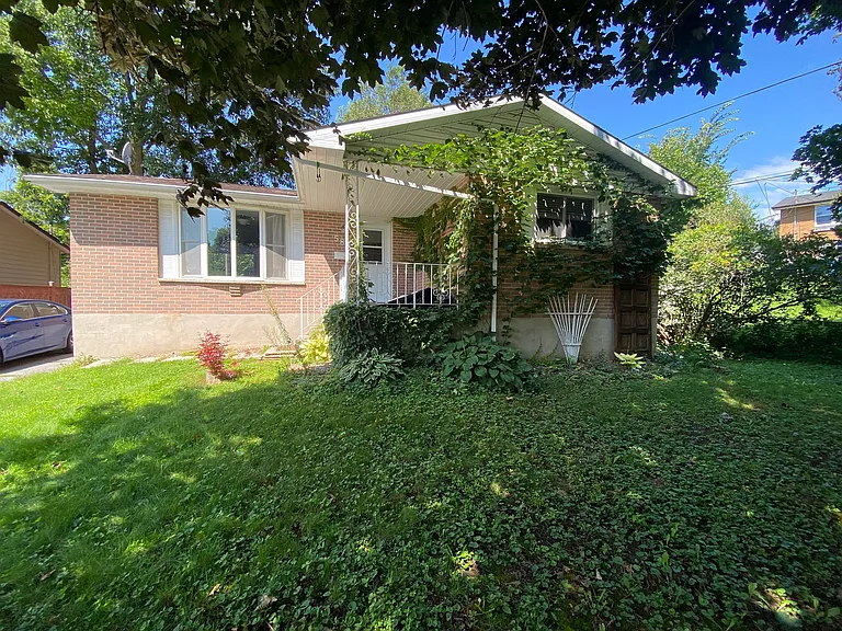 587 Bourne Pl #1 — Photo 1