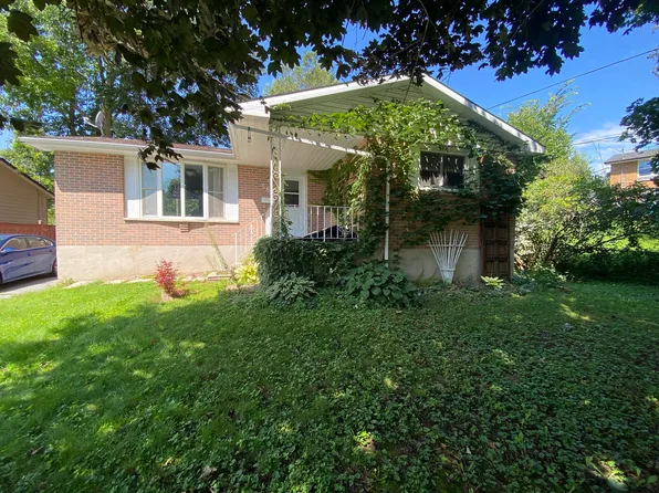 587 Bourne Pl #1, Kingston, ON K7M 6R6