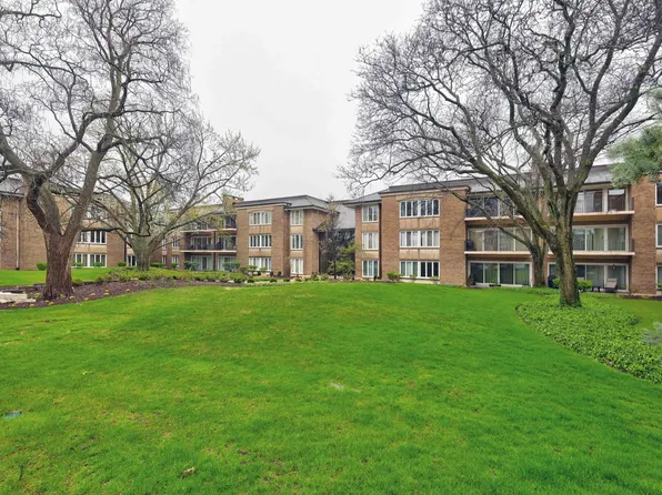 2 Oak Brook Club Dr APT B209, Oak Brook, IL 60523
