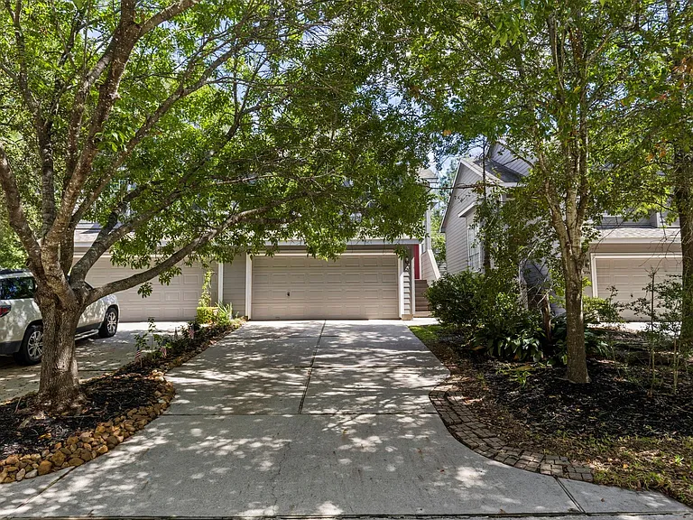 230 Blushwood Pl — Photo 2