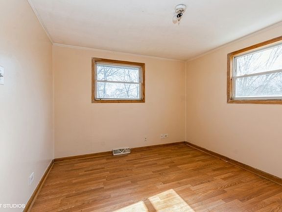 5th image of 16419 Plymouth Dr