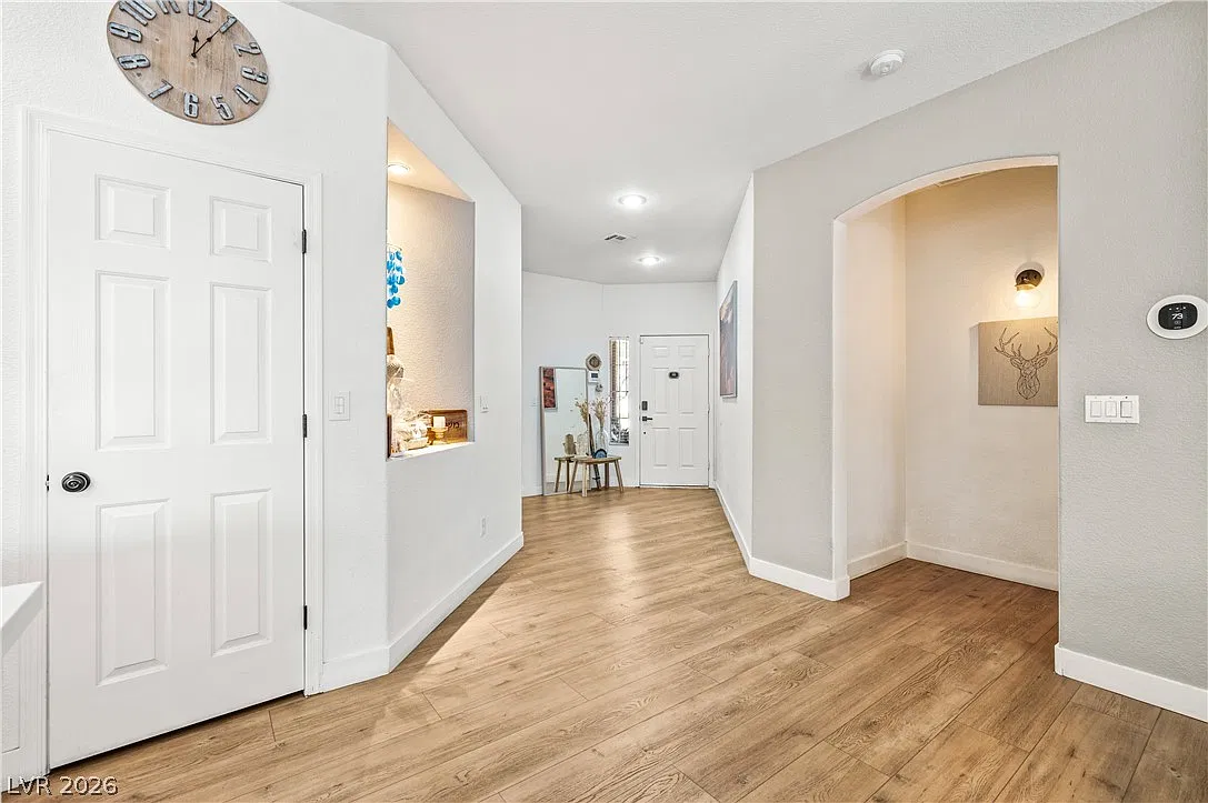 3 bed, 2.0 bath, 1610 sqft, $2,799 — Photo 2