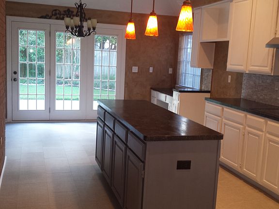 5th image of 806 Maplewood Falls Ct