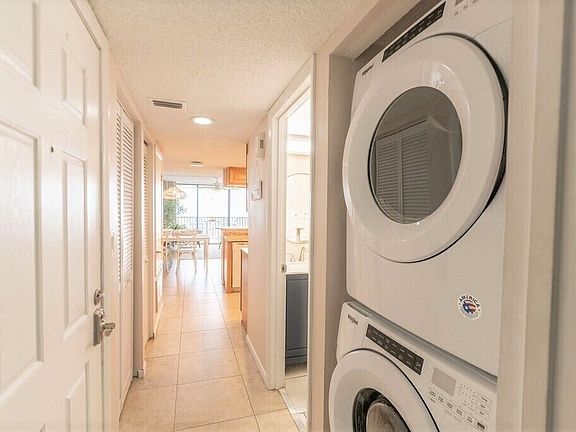 5th image of 7400 Ridgewood Ave #401