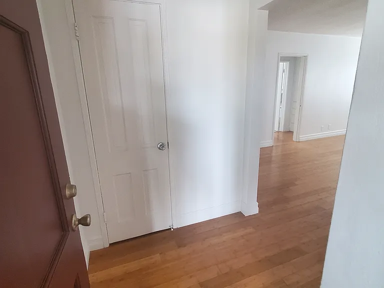 130 Roycroft — Photo 18