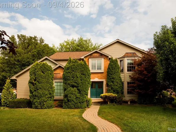 19040 Livery Ct, Clinton Township, MI 48038