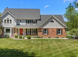 39W016 W Hilltop Dr, St Charles, IL 60175