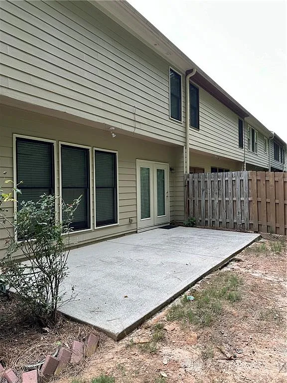 3 bed, 2.5 bath, 1677 sqft, $2,600 — Photo 4