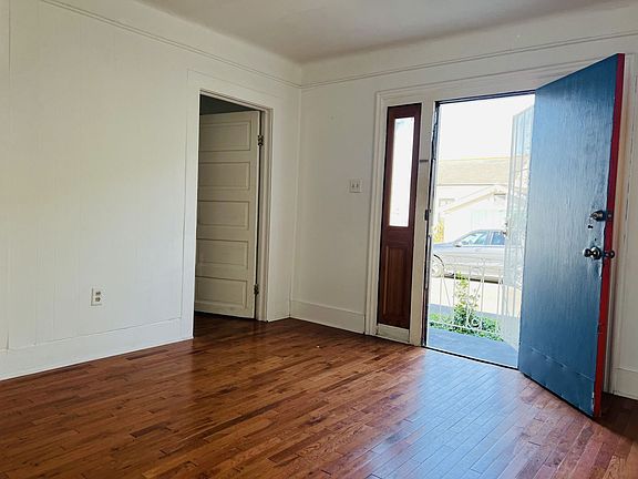 2nd image of 1108-1112 N Miro St