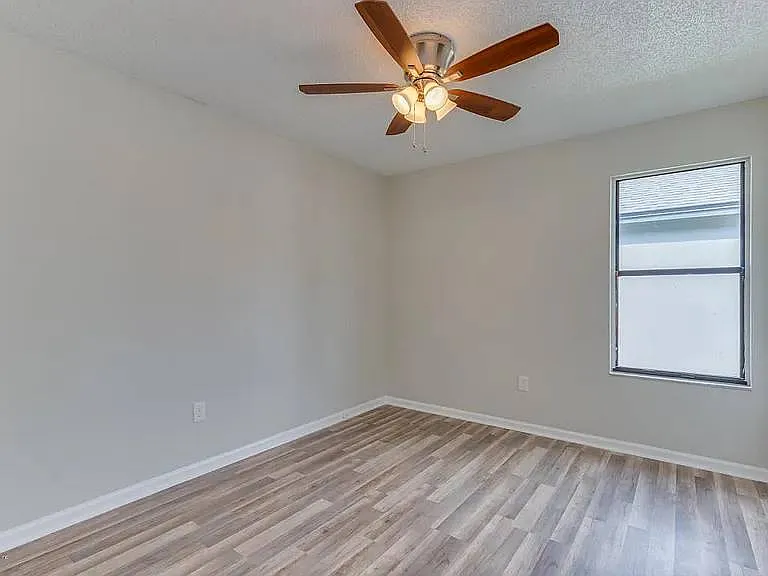 1710 Ashwood Cir — Photo 5