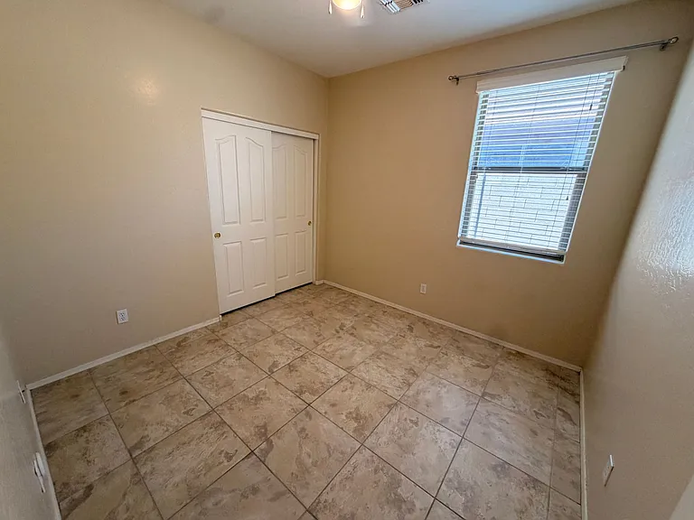 15227 W Jackson St — Photo 13