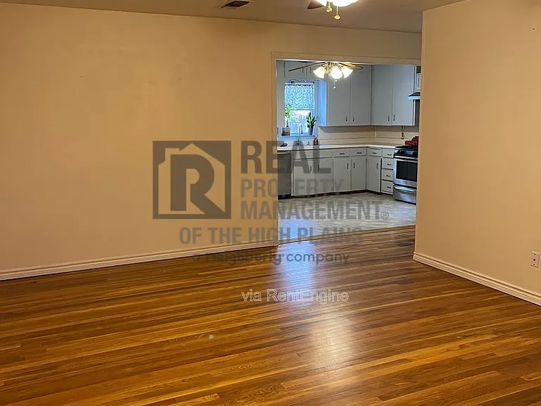 4301 Parker St — Photo 4