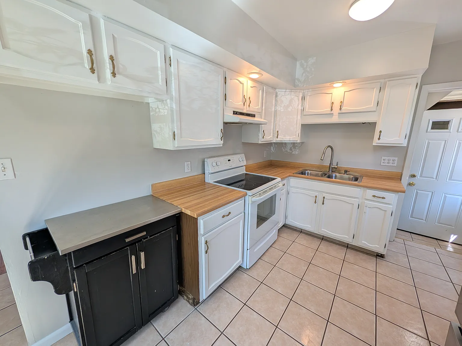 4 bed, 1440 sqft, $2,295 — Photo 4