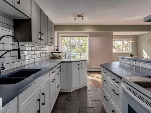 11033 127th St NW #209, Edmonton, AB T5M 0T3