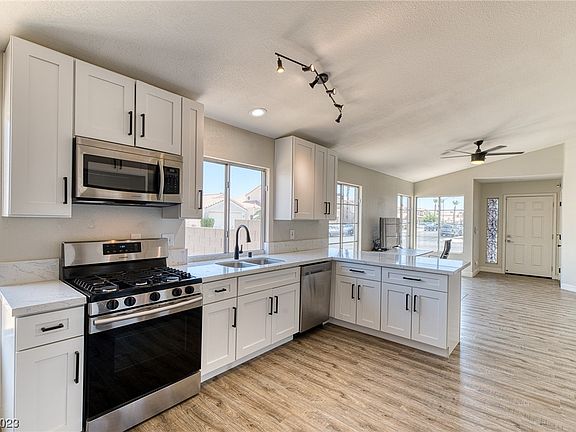 3rd image of 7025 Harbor View Dr