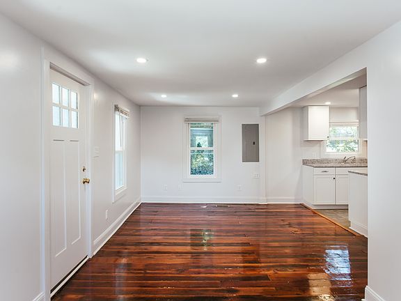 4th image of 357 Augusta Ave
