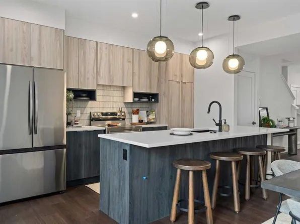 872 E Sora Blvd SE, Calgary, AB T3S 0L7