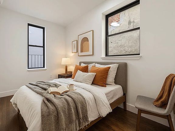 5th image of 647 Willoughby Ave #2C