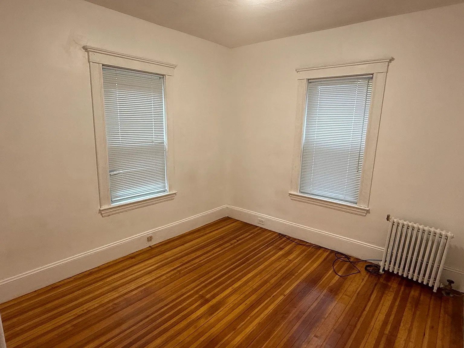 3 bed, 1.0 bath, 1100 sqft, $2,900 — Photo 3