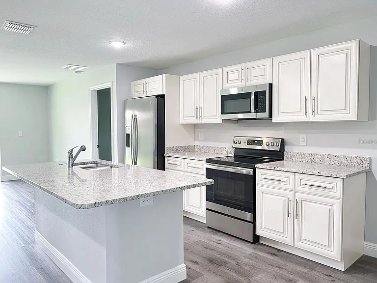 4 Poplar Rd — Photo 3