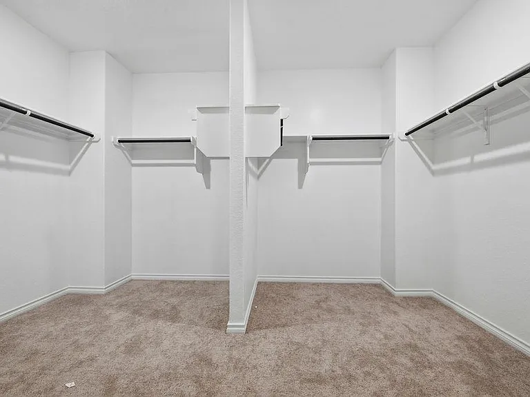 245 Leeland Dr — Photo 17