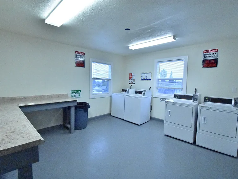 Los Robles Apartments — Photo 27