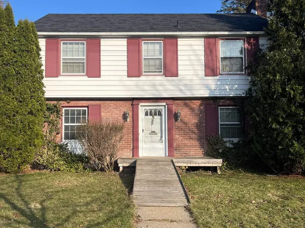 615 N Michigan Ave, Howell, MI 48843