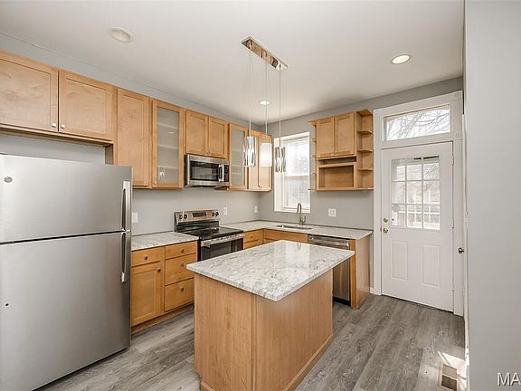 4th image of 2922 Sidney St