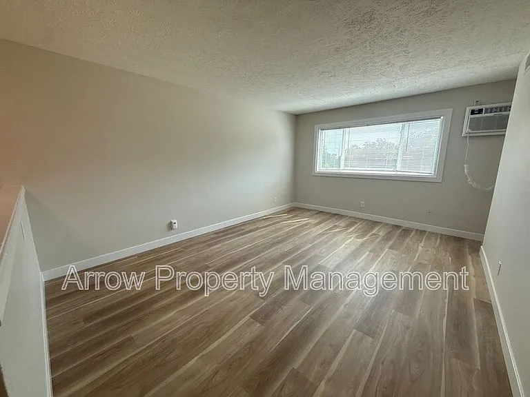 5703 S 23rd St — Photo 6