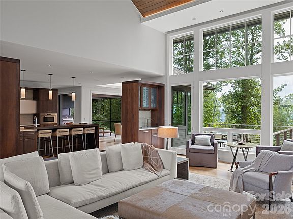 4th image of 8 Deer Grass Ct