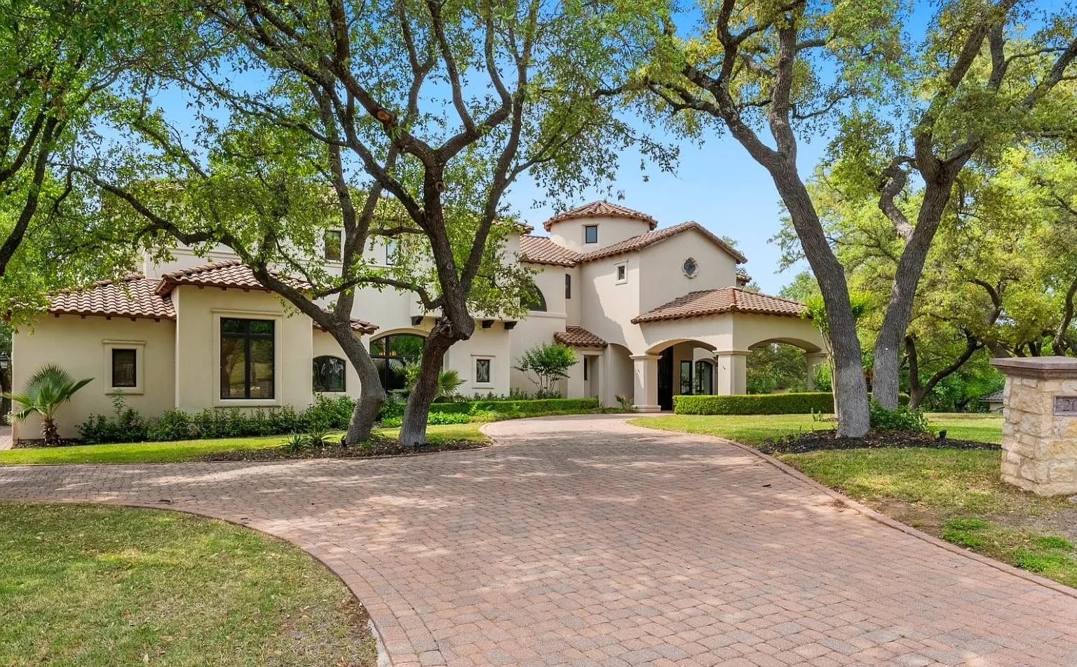5 bed, 5.5 bath, 6986 sqft, $18,000 — Photo 1