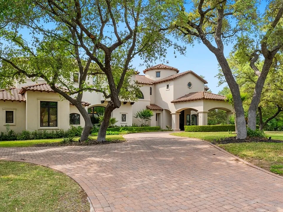 201 Costa Bella Dr