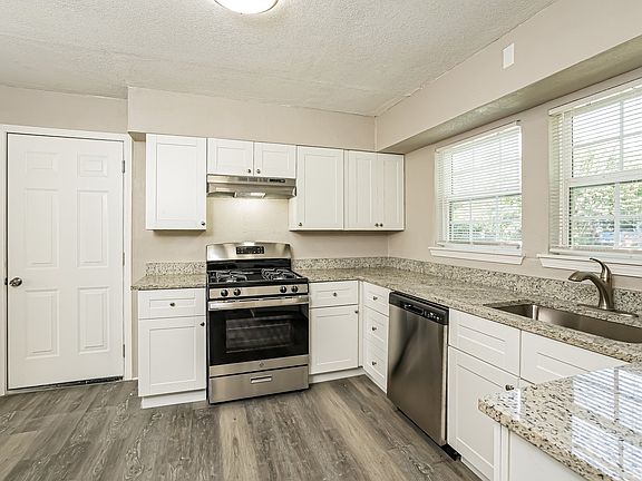 1583682_005_kitchen_12870170.jpg