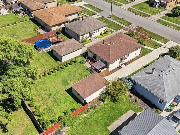 5th image of 232 Raymond Ave