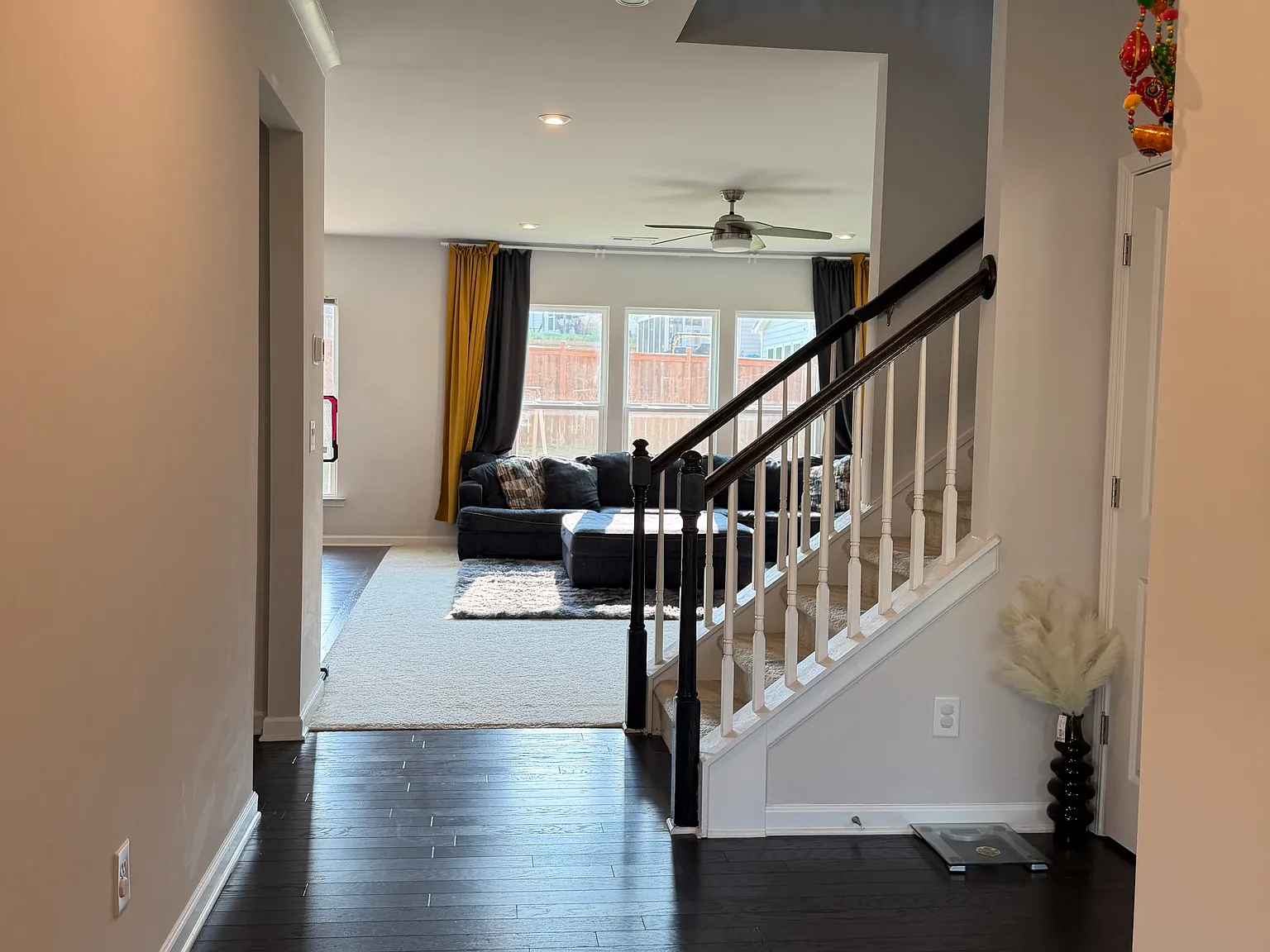 5 bed, 3.5 bath, 3318 sqft, $3,200 — Photo 3