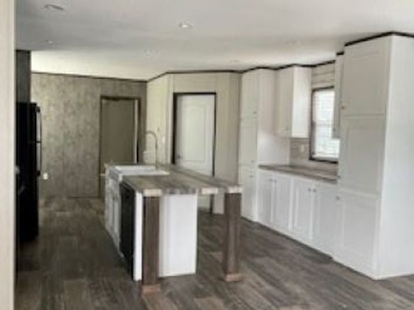1407 Avenue Z, Hondo, TX 78861