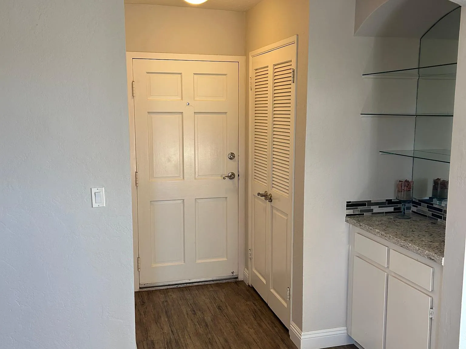 2 bed, 1100 sqft, $4,450 — Photo 2