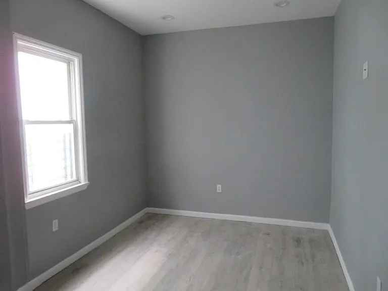 572 Nassau St #2 — Photo 12