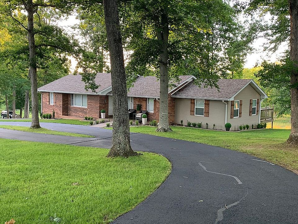 1st image of 352 Woodhaven Dr