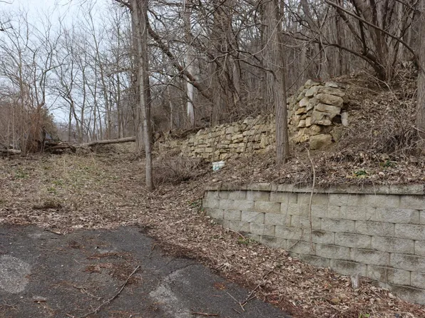 S Hill St, Fountain City, WI 54629