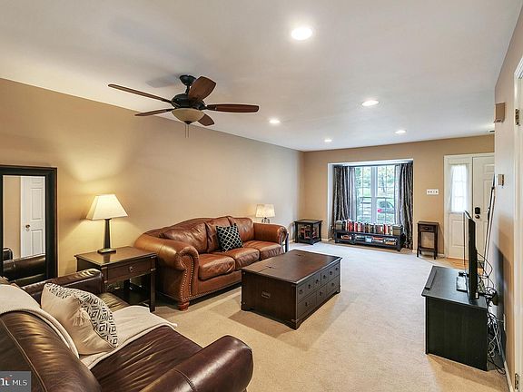 3rd image of 142 Leedom Way #33