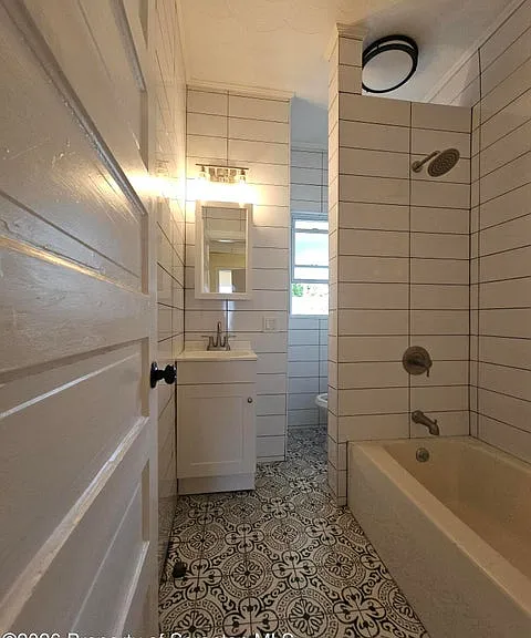 1327 Oram St #2 — Photo 8